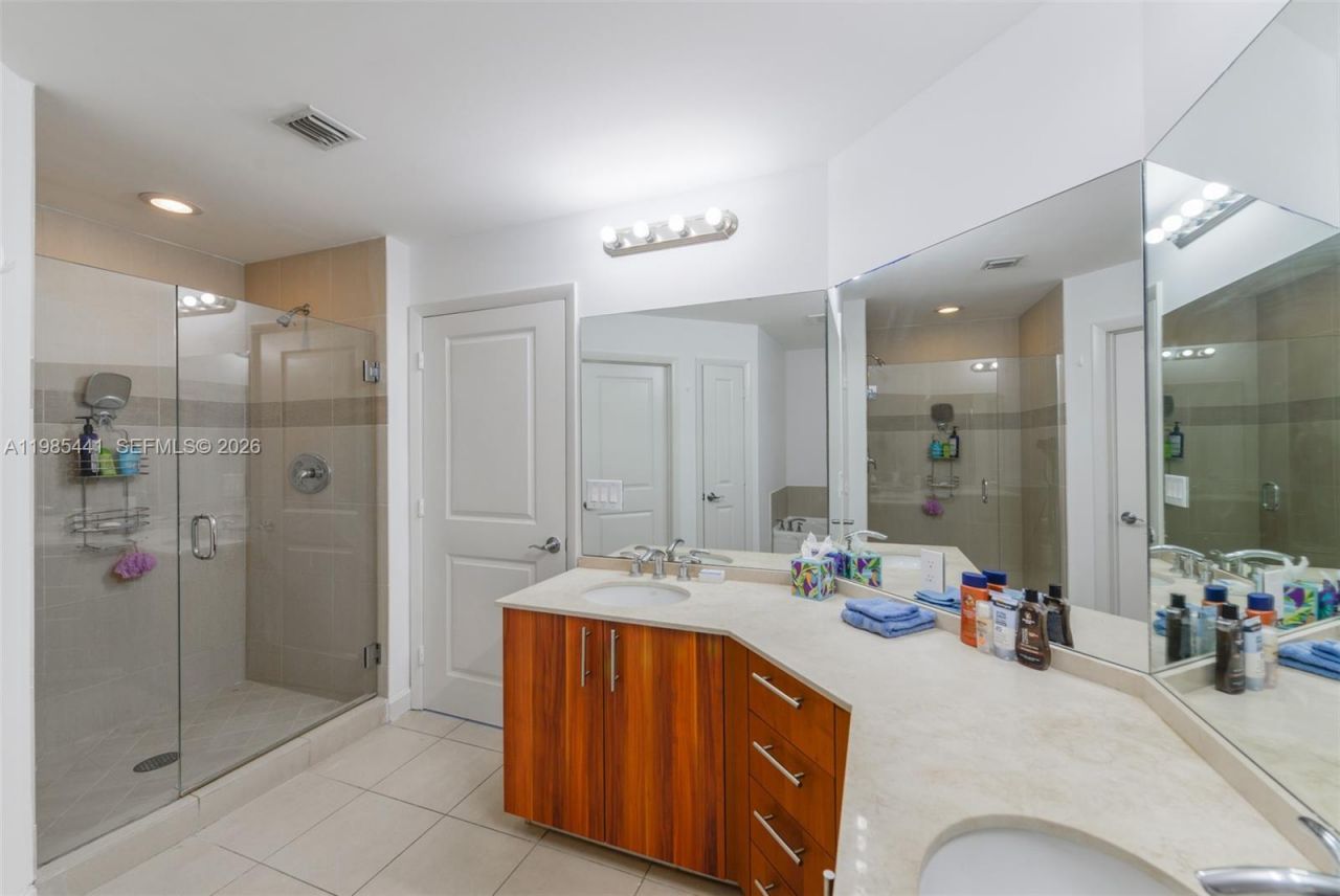 1945 S Ocean Dr, Unit 1114, Hallandale Beach, FL 33009 Photo