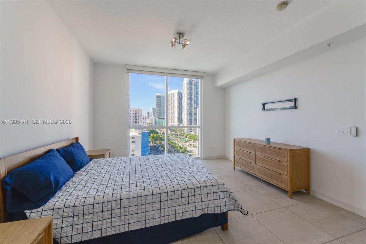1945 S Ocean Dr, Unit 1114, Hallandale Beach, FL 33009 Photo