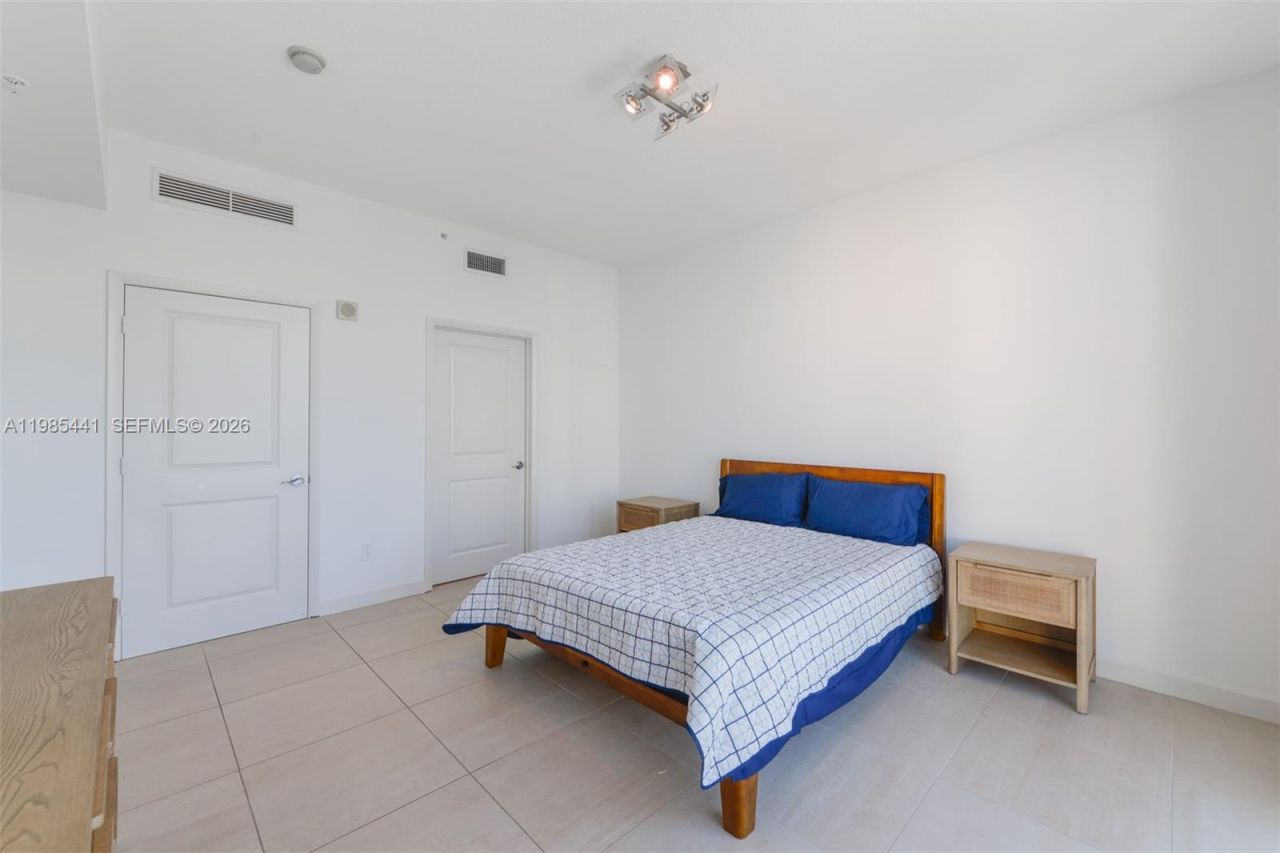 1945 S Ocean Dr, Unit 1114, Hallandale Beach, FL 33009 Photo