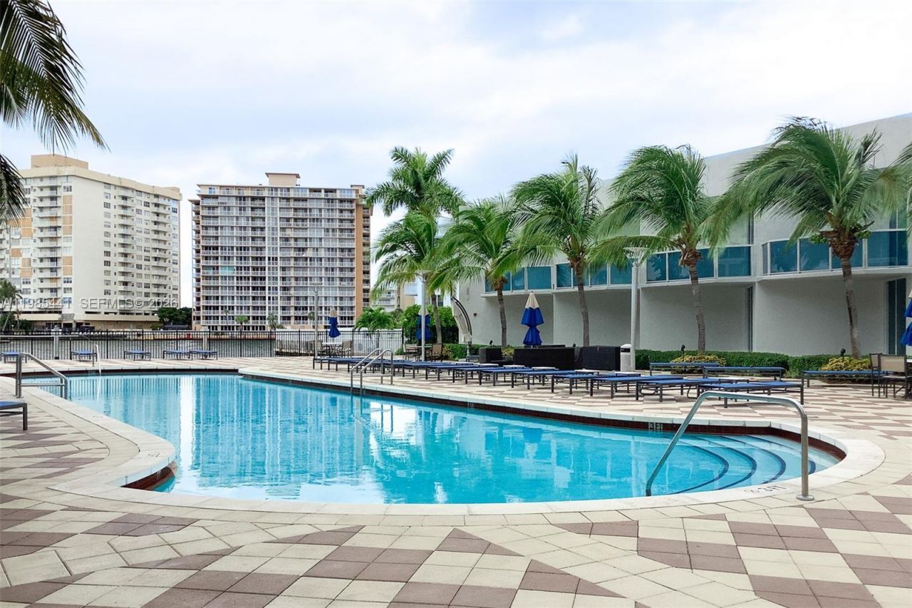 1945 S Ocean Dr, Unit 1114, Hallandale Beach, FL 33009 Photo