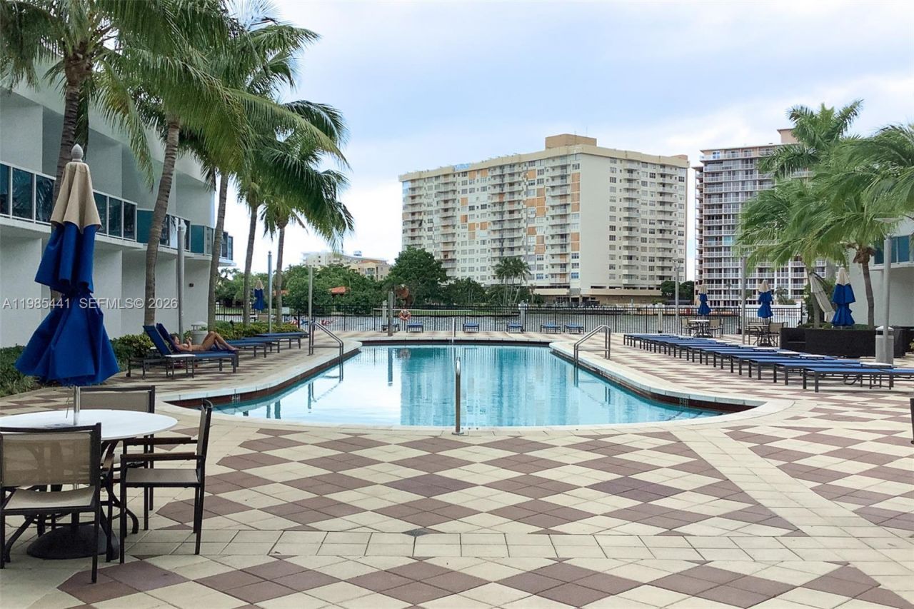 1945 S Ocean Dr, Unit 1114, Hallandale Beach, FL 33009 Photo