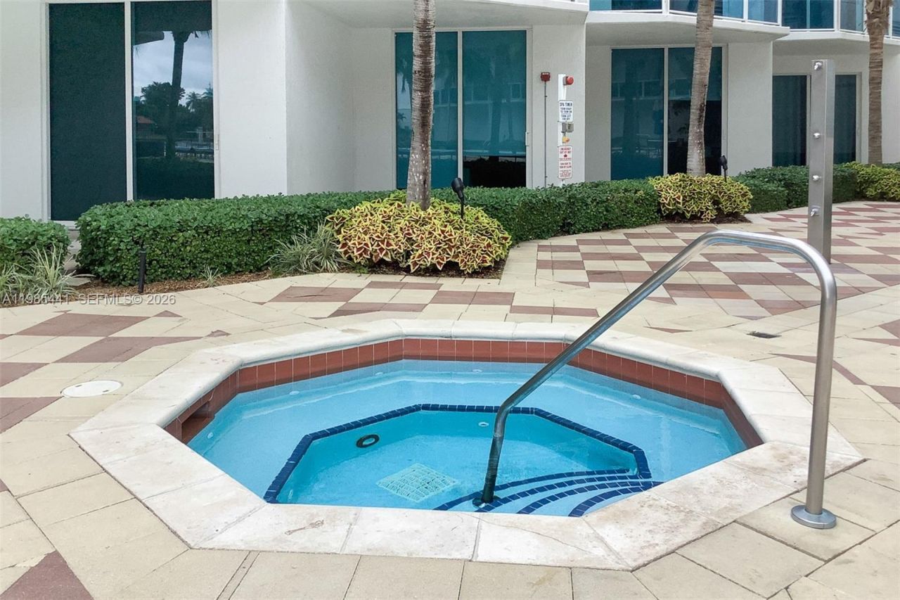 1945 S Ocean Dr, Unit 1114, Hallandale Beach, FL 33009 Photo