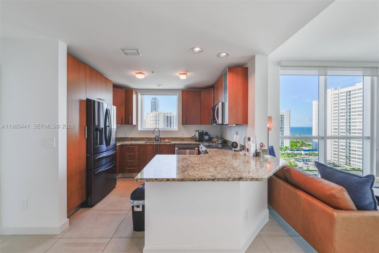 1945 S Ocean Dr, Unit 1114, Hallandale Beach, FL 33009 Photo