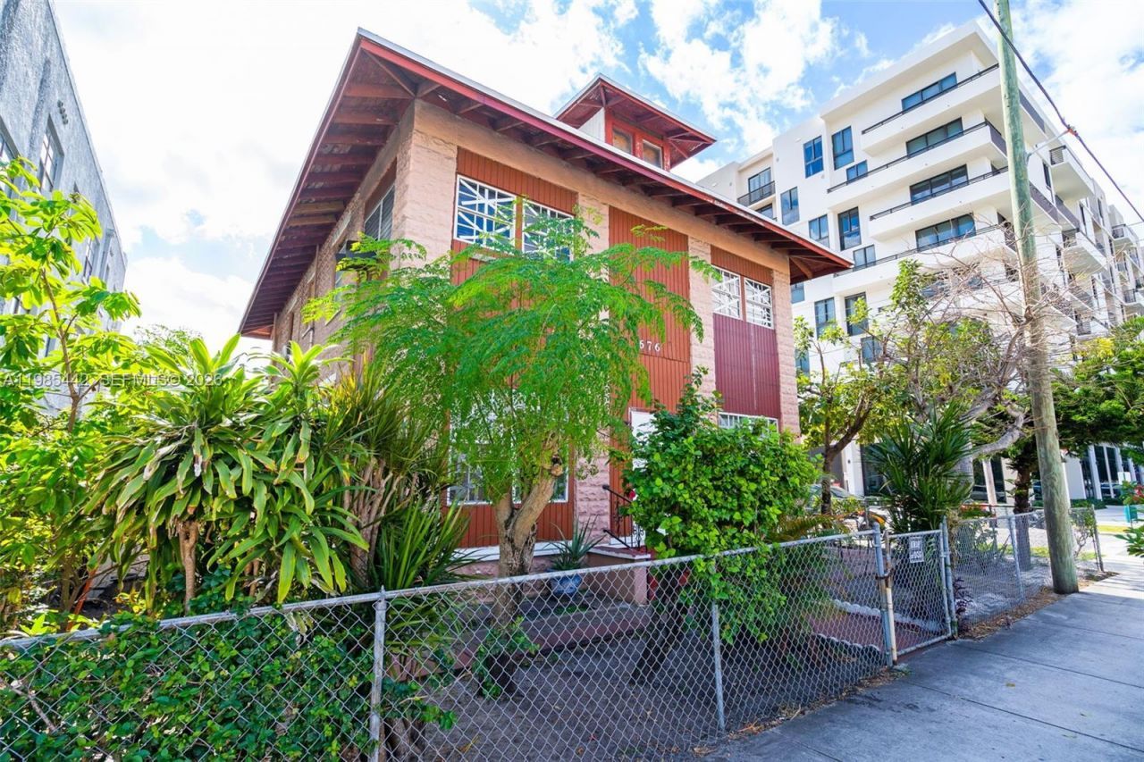 676 SW 1st St , Miami, FL 33130 Photo