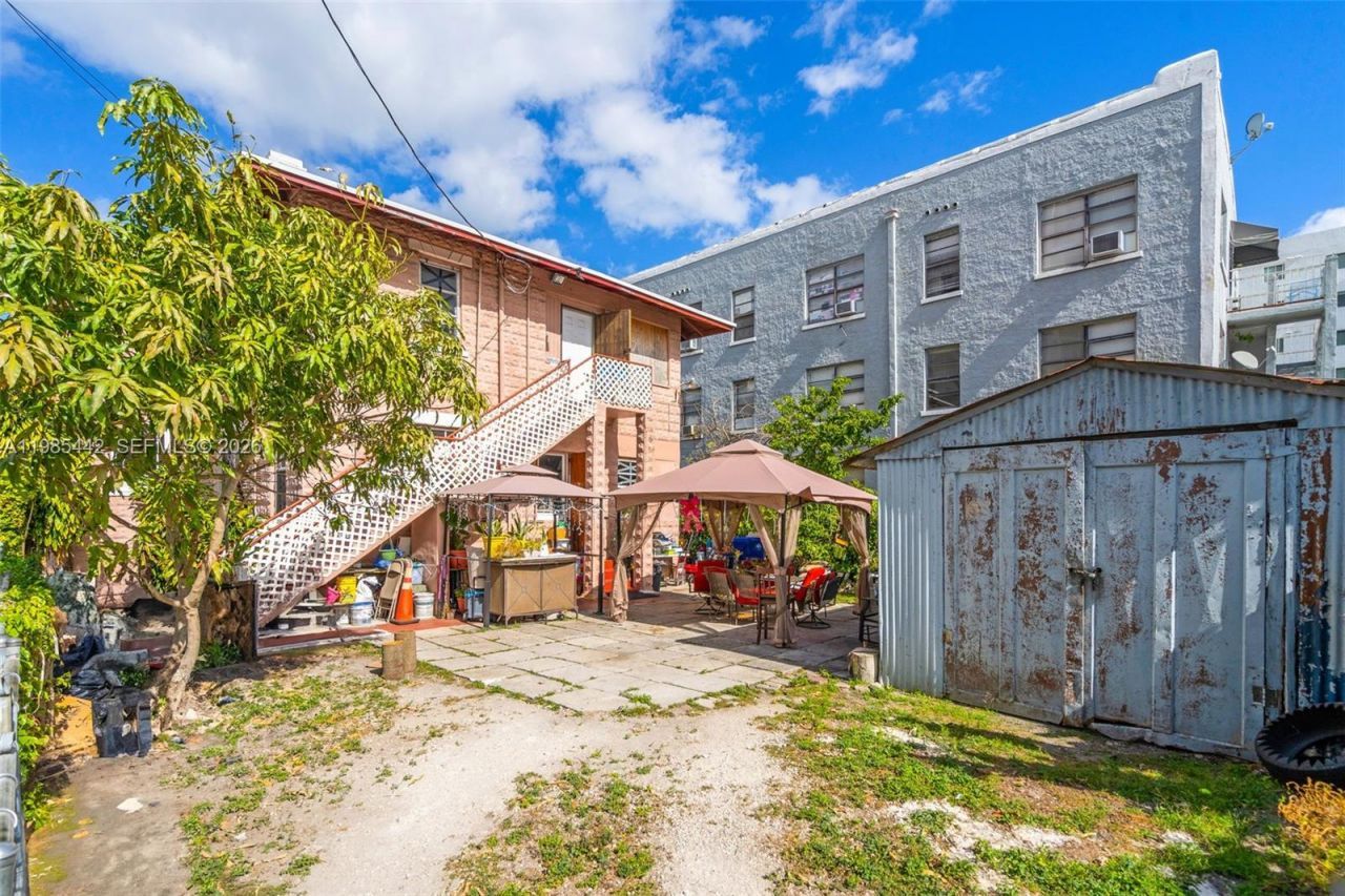 676 SW 1st St , Miami, FL 33130 Photo