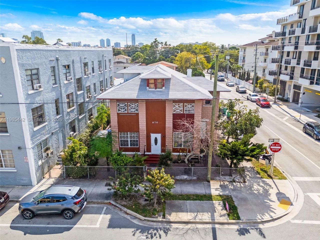 676 SW 1st St , Miami, FL 33130 Photo