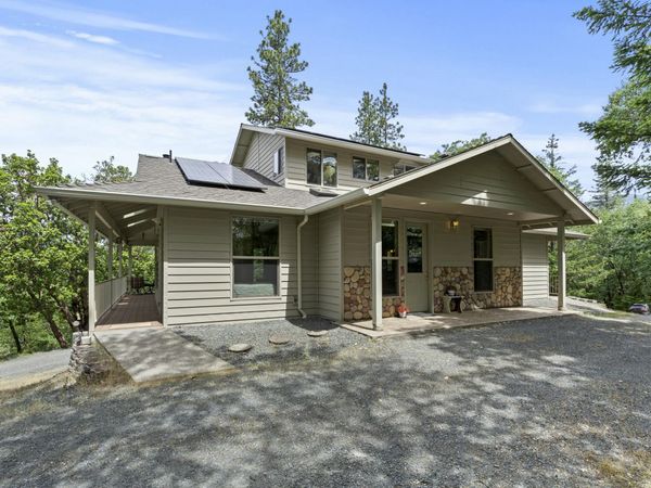 466 Three Pines Road, Grants Pass, OR 97526