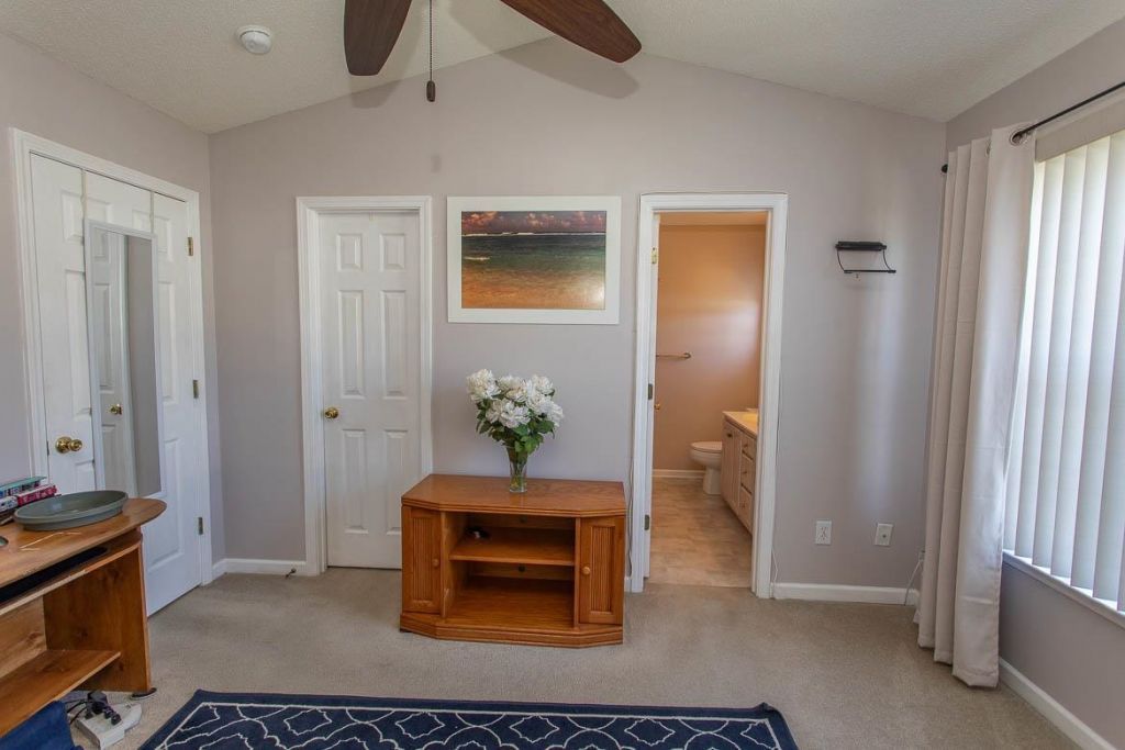 420 Whinstone Dr. Photo 13