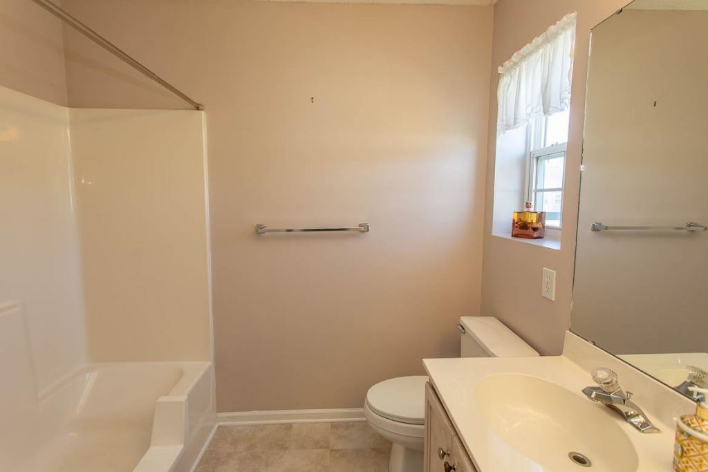 420 Whinstone Dr. Photo 15