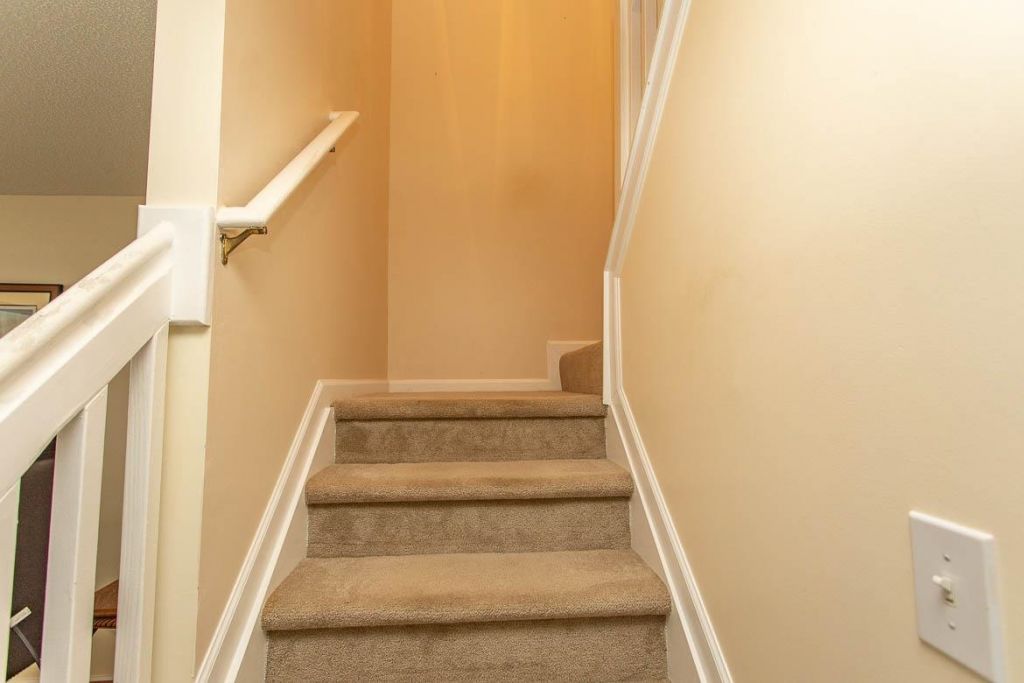 420 Whinstone Dr. Photo 20