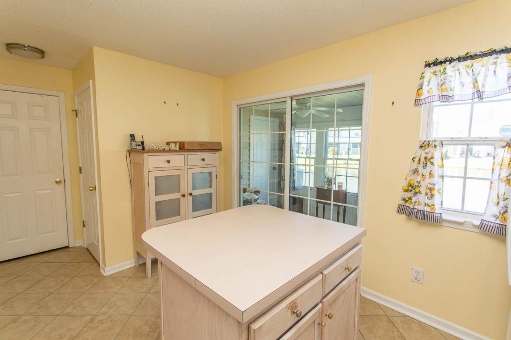 420 Whinstone Dr. Photo 29