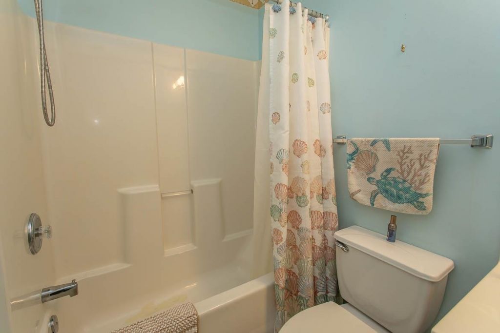 420 Whinstone Dr. Photo 32