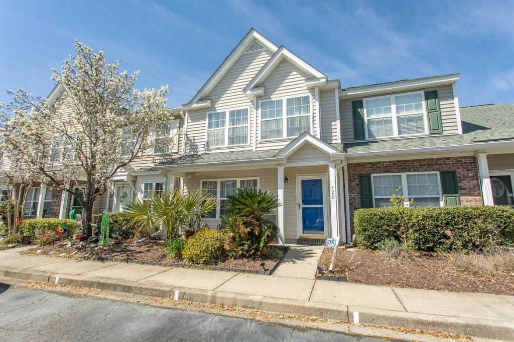 420 Whinstone Dr. Photo 4