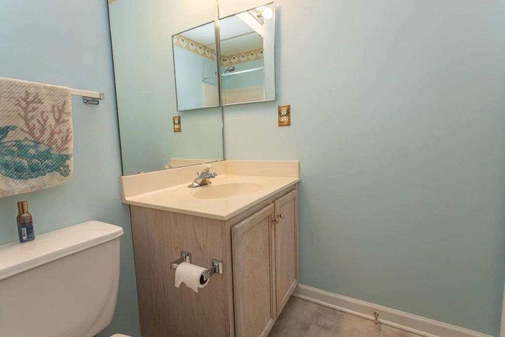 420 Whinstone Dr. Photo 9