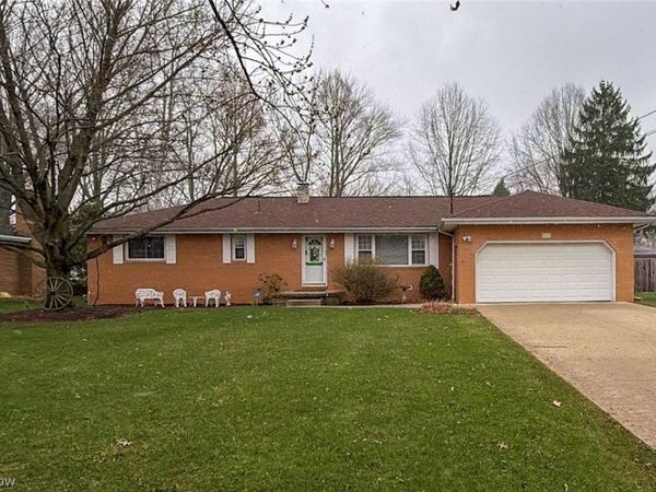 5212 Calla Avenue NW, Warren, OH 44483