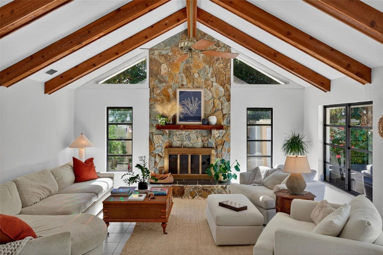 1835 Serpentine Drive S, Saint Petersburg, FL 33712 Photo