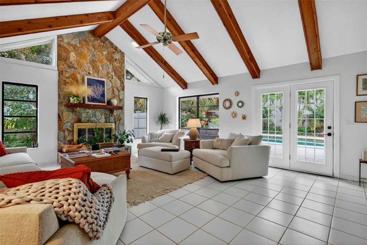 1835 Serpentine Drive S, Saint Petersburg, FL 33712 Photo