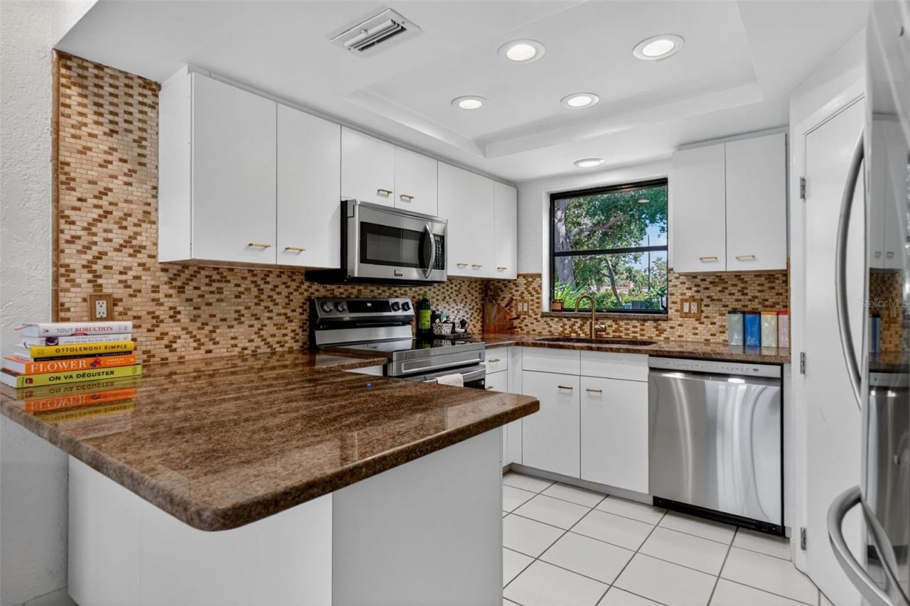 1835 Serpentine Drive S, Saint Petersburg, FL 33712 Photo