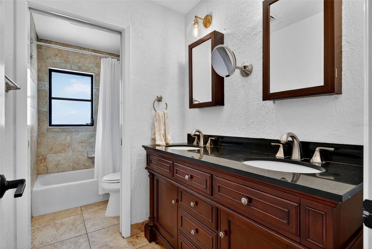 1835 Serpentine Drive S, Saint Petersburg, FL 33712 Photo