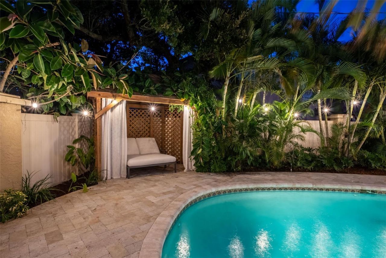 1835 Serpentine Drive S, Saint Petersburg, FL 33712 Photo