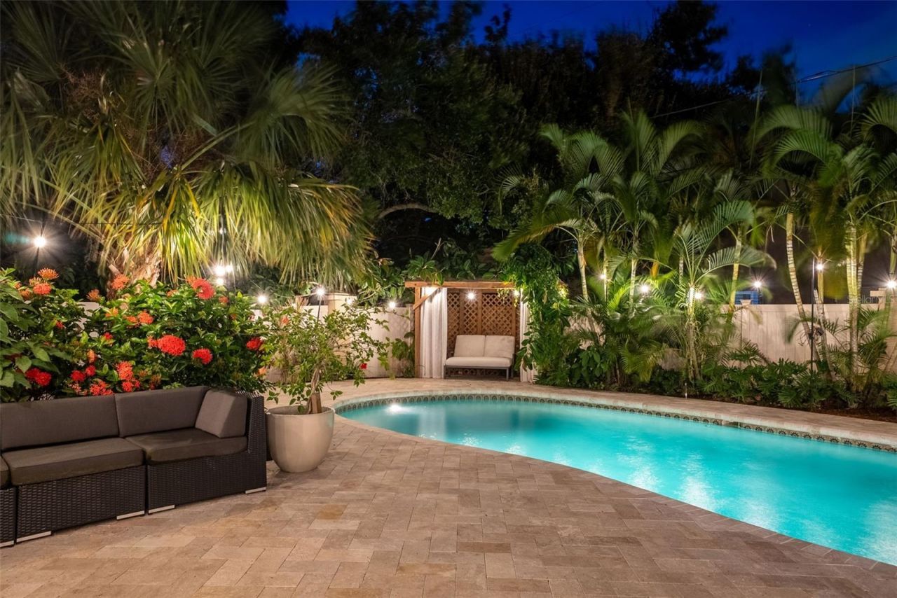 1835 Serpentine Drive S, Saint Petersburg, FL 33712 Photo