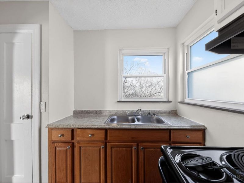 2843 Robert Avenue, Cincinnati, OH 45211 Photo 13