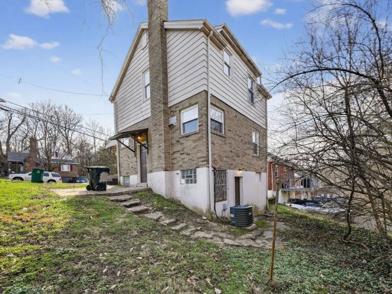2843 Robert Avenue, Cincinnati, OH 45211 Photo 3