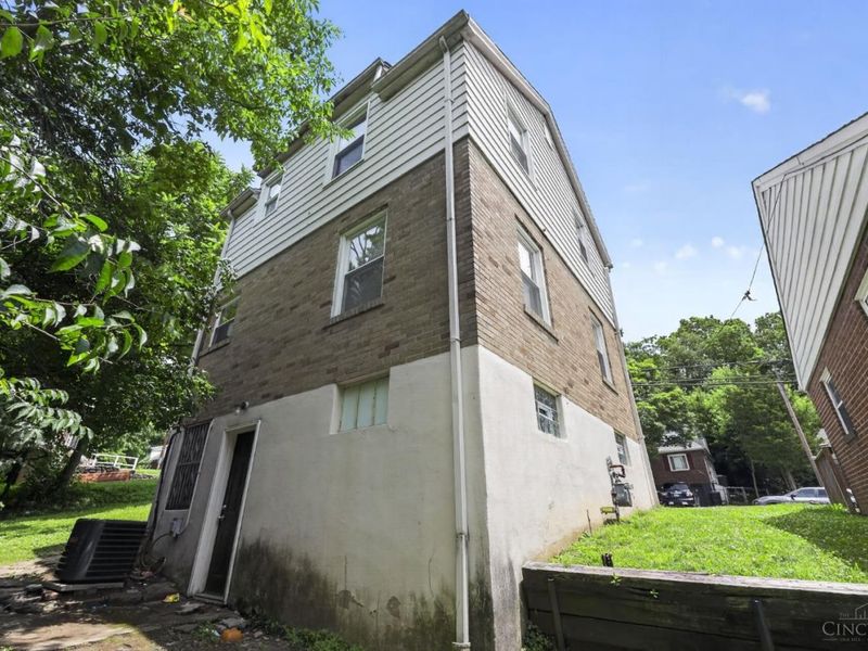 2843 Robert Avenue, Cincinnati, OH 45211 Photo 3