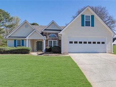 6185 Devonshire Drive, Flowery Branch, GA 30542