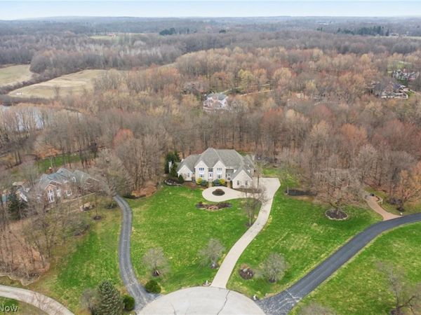 16770 Staffordshire Court , Chagrin Falls, OH 44023