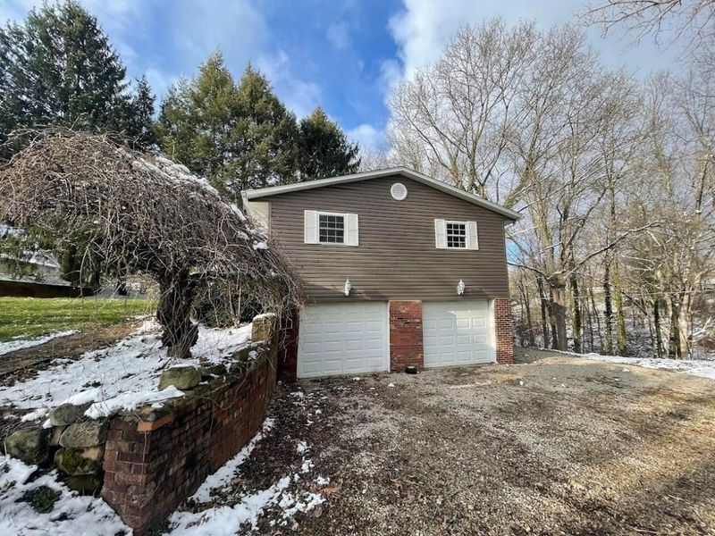 330 Walnut Hills Drive , Zanesville, OH 43701 Photo 4