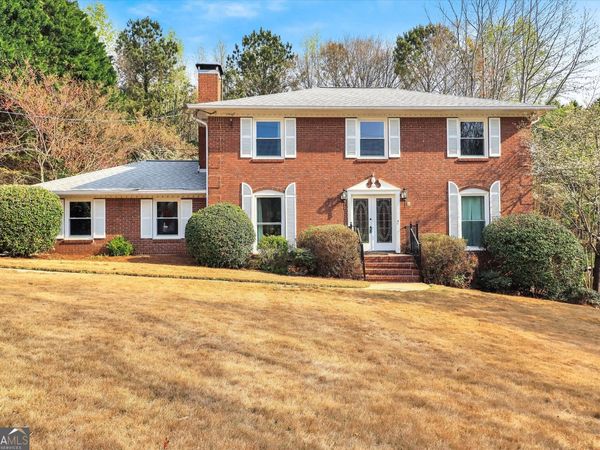 2652 Fontainebleau Drive, Dunwoody, GA 30360