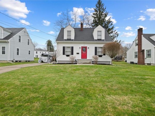 25 Capitol Ct, Farrell, PA 16121