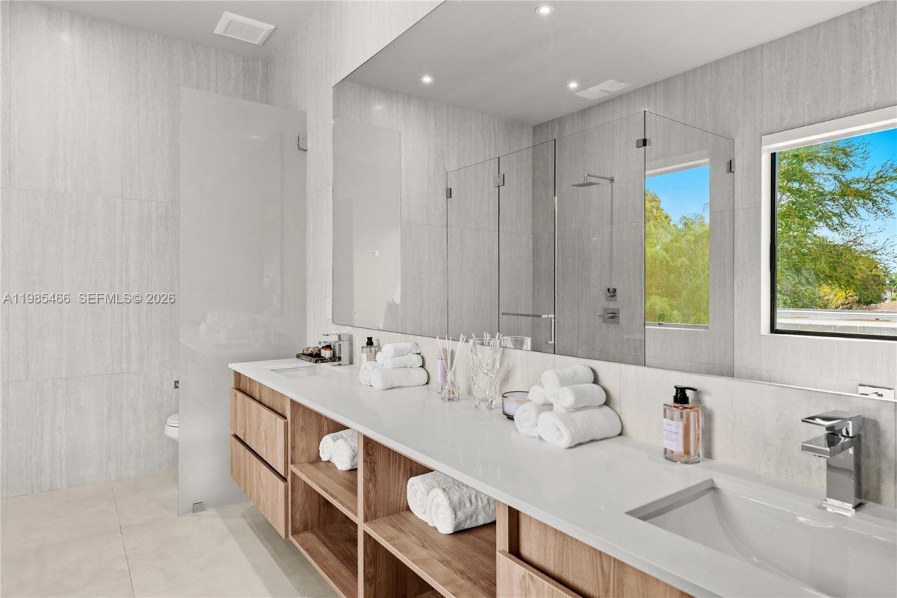 245 NE 116th St, Miami, FL 33161 Photo