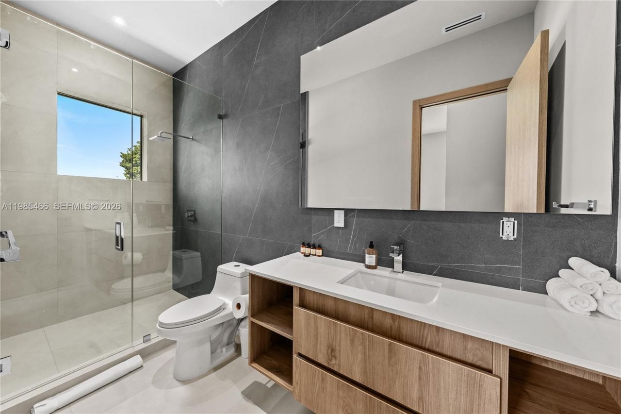 245 NE 116th St, Miami, FL 33161 Photo