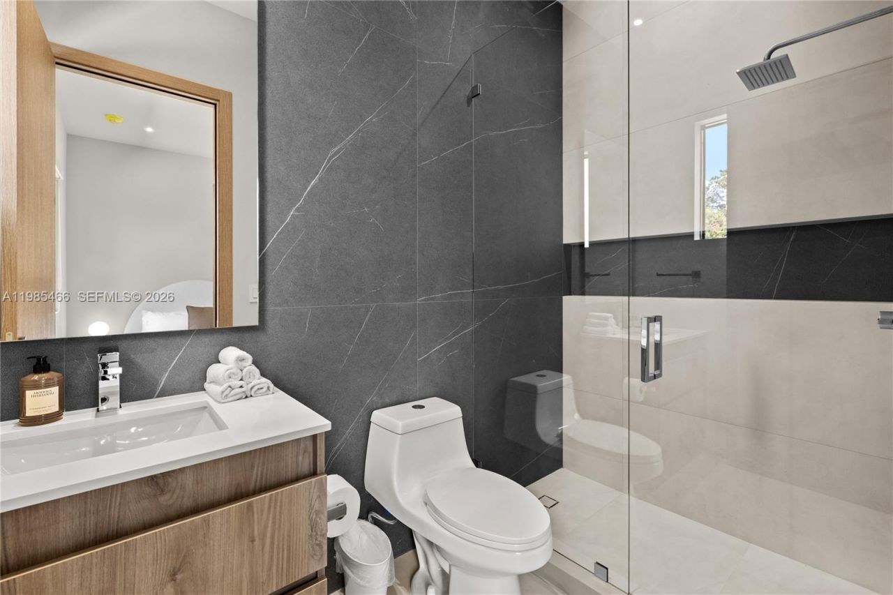 245 NE 116th St, Miami, FL 33161 Photo