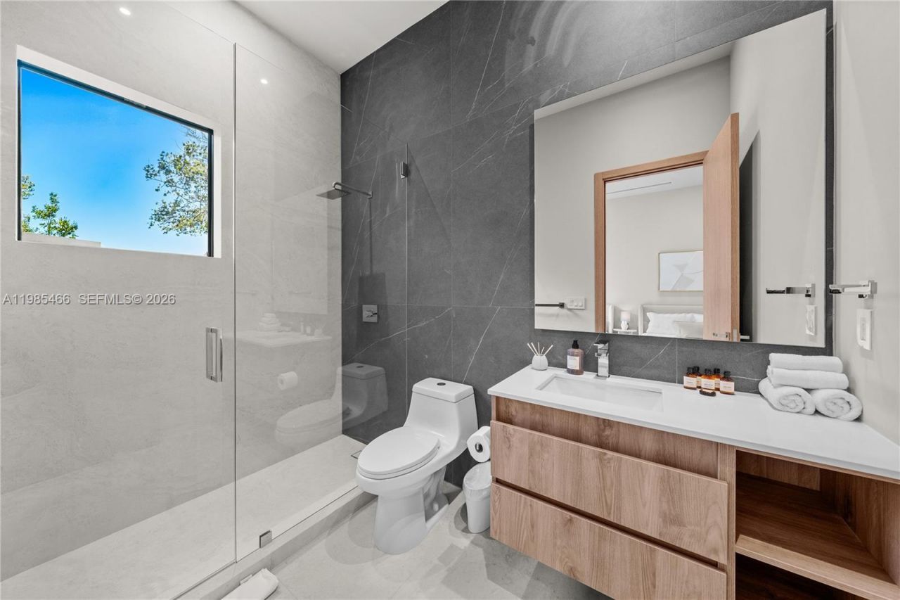 245 NE 116th St, Miami, FL 33161 Photo