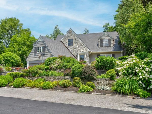 6 Janssen Drive, Manhasset, NY 11030