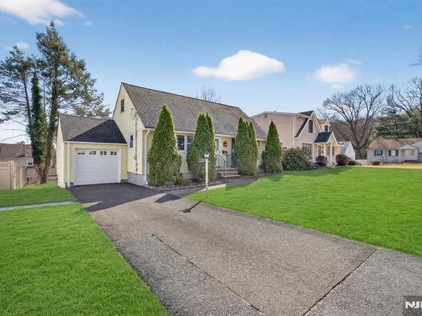 8 Laurel Street, HAWTHORNE, NJ 07506