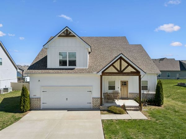 202 Finch Dr, La Vergne, TN 37086