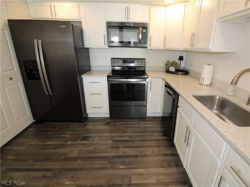 1201 W River Road N, Unit B3, Elyria, OH 44035 Photo 8