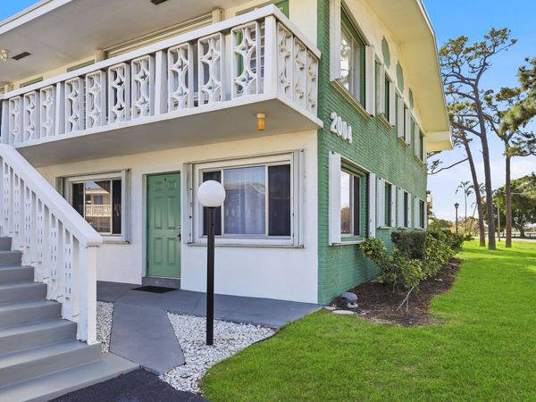 2004 Lake Osborne Drive, Unit 1, Lake Worth Beach, FL 33461