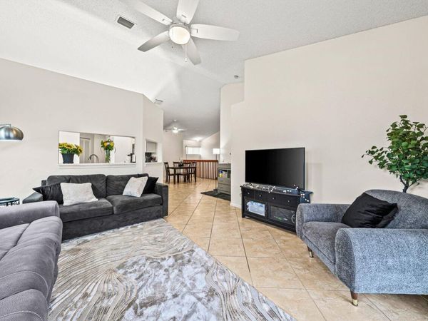 16 Via De Casas Sur, Unit 204, Boynton Beach, FL 33426