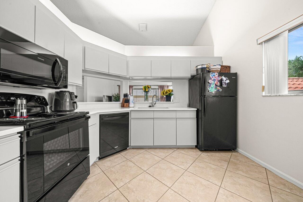 16 Via De Casas Sur, Unit 204, Boynton Beach, FL 33426 Photo