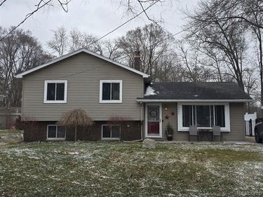 2909 Central Boulevard, Highland Twp, MI 48380