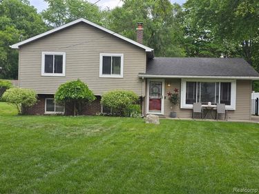 2909 Central Boulevard, Highland Twp, MI 48380