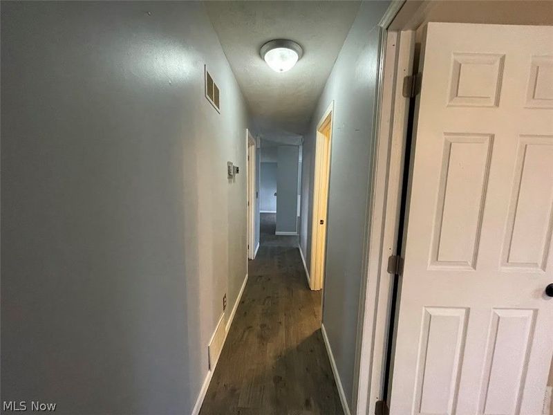 330 Walnut Hills Drive, Zanesville, OH 43701 Photo 13