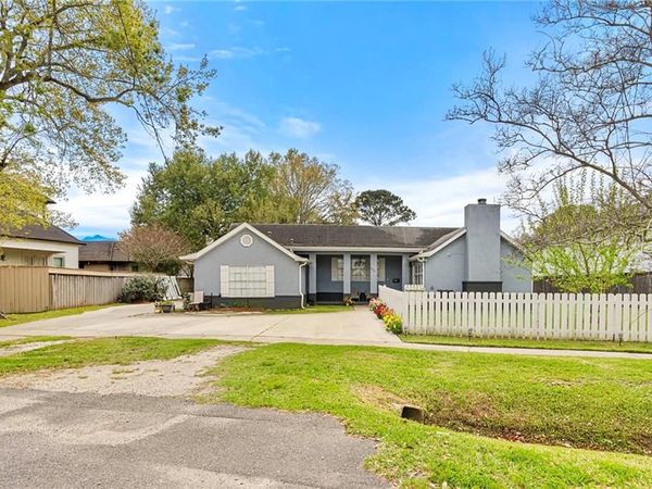 8250 JEFFERSON Highway, Harahan, LA 70123