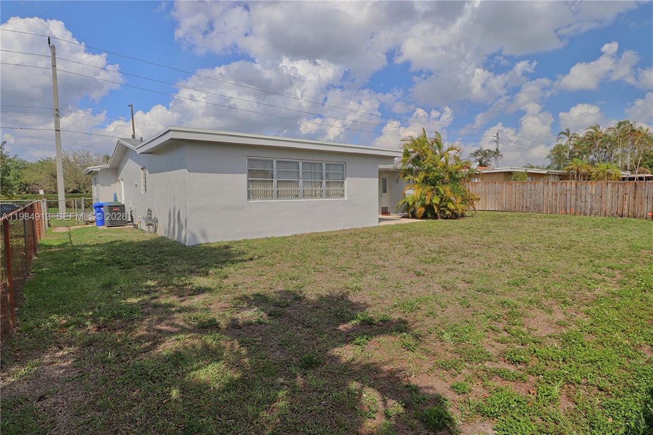11820 Sheridan St , Pembroke Pines, FL 33026 Photo