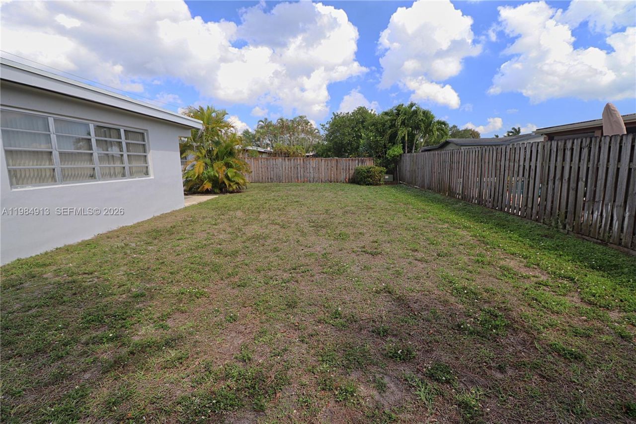 11820 Sheridan St , Pembroke Pines, FL 33026 Photo